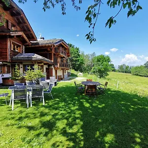 Emilie Chalet